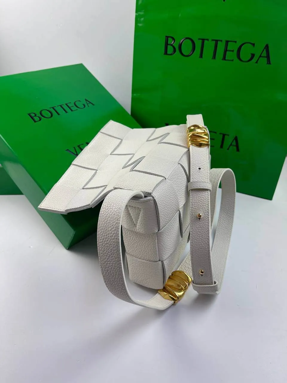 BOTTEGA VENETA Cassette Intrecciato grained leather shoulder bag