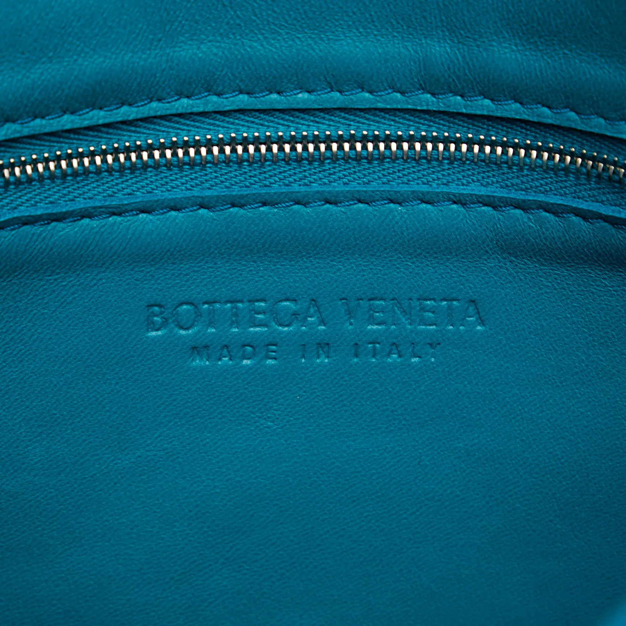 Bottega Veneta Maxi Intrecciato Cassette (SHG-n3zzl7)