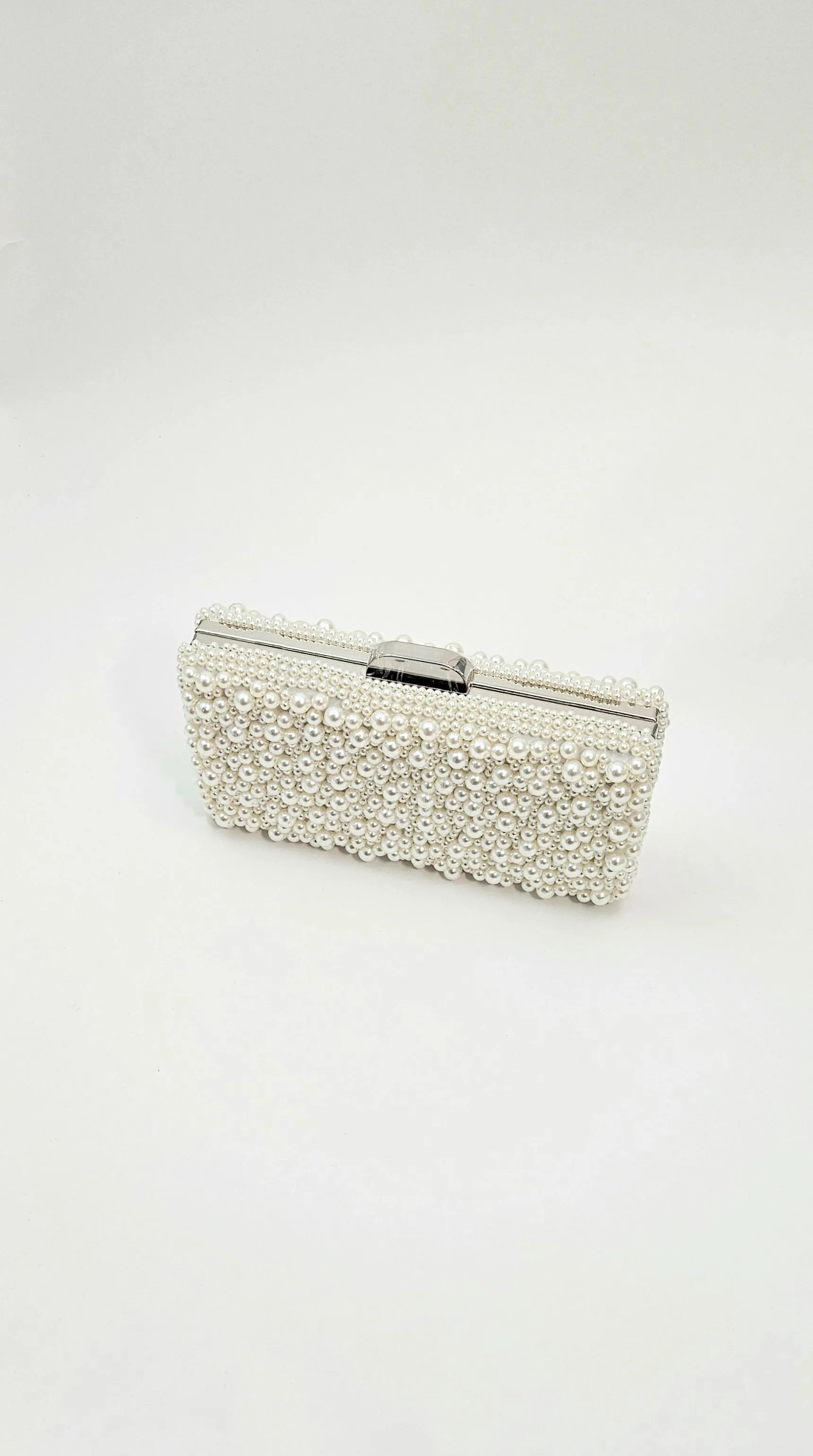 SALLY PEARL CLUTCH (SILVER)